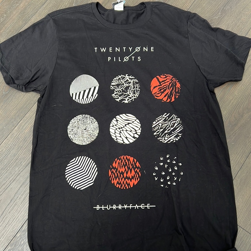 NWT Twenty one pilots Tshirt
